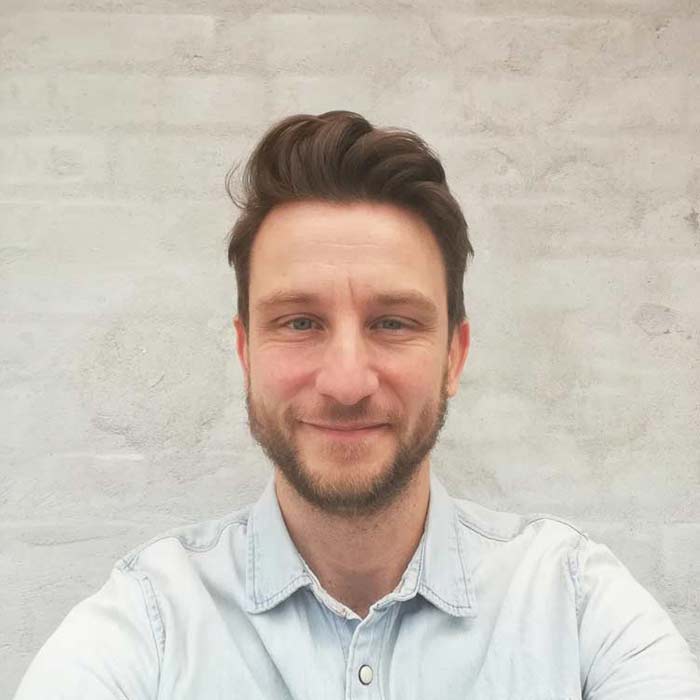 Billedkunstner og blog forfatter på dette website Jakob i
